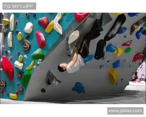 成都攀岩队防反打法深度解析与战术应用探讨 成都攀岩队防反打法深度解析与战术应用探讨