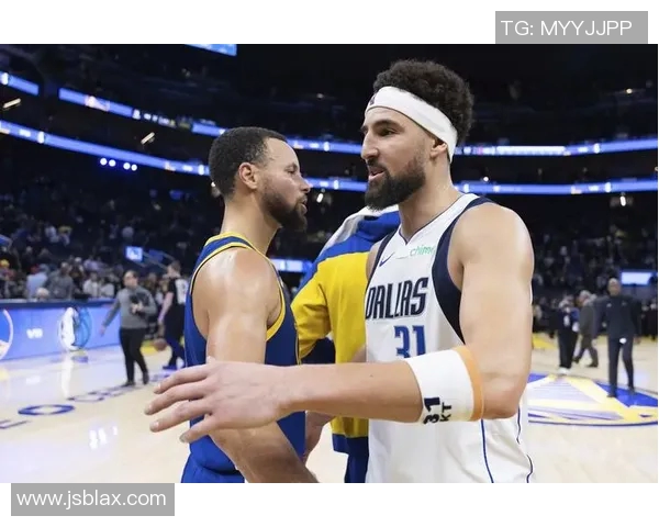 独行侠主场大胜勇士,系列赛1-1平局,胜负悬念再起